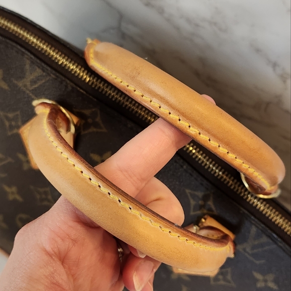 LOUIS VUITTON Vintage Monogram Alma Bag - Picture 4 of 10